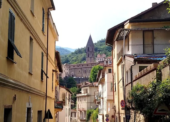 Medieval Experience, With Panoramic View Pigna